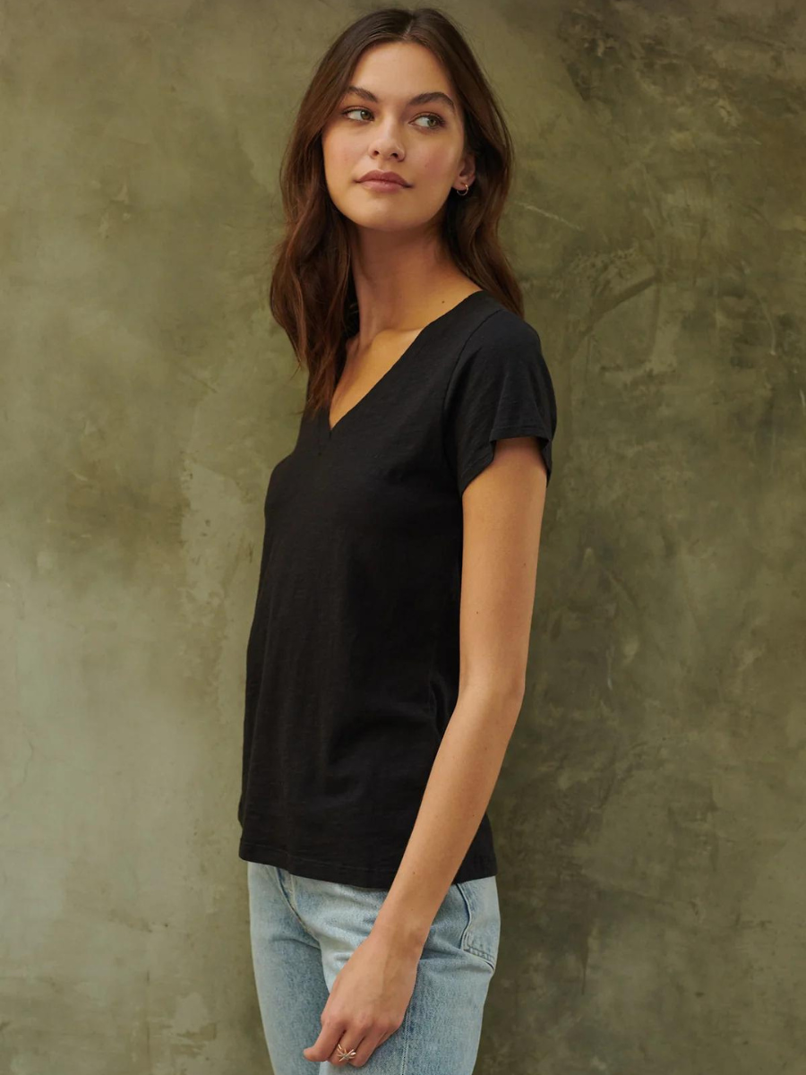 JILIAN S/S V NECK TOP BLACK